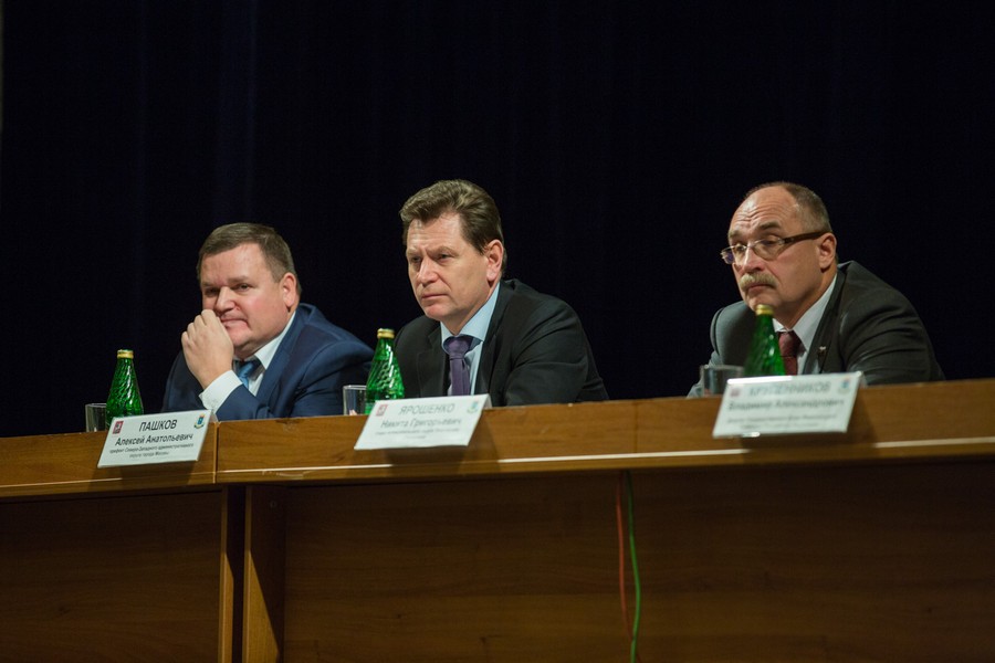 Комплексная программа развития района Покровское-Стрешнево в 2015 году и перспективы на 2016 год стали основной темой встречи префекта СЗАО Алексея Пашкова с жителями округа. Она состоялась в ДК «Красный Октябрь» 25 ноября 2015 года.