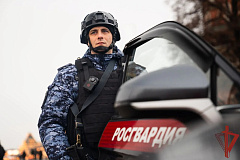 Столичные росгвардейцы задержали мужчину, запустившего беспилотник в жилом районе